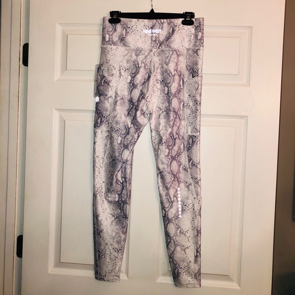 Nine West Gray & White Snake Skin Print Leggings - Picture 6 of 6